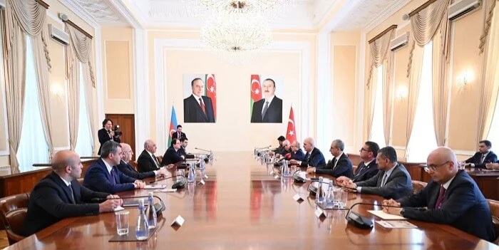 Əli Əsədov Numan Qurtulmuşla görüşdü
